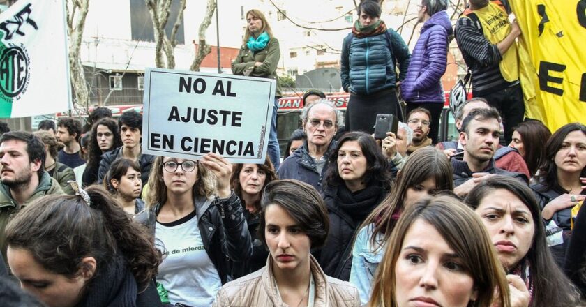 La ejecución presupuestaria cayó un 24,2 por ciento real en 5 meses. Sin fondos para la ciencia y la tecnología