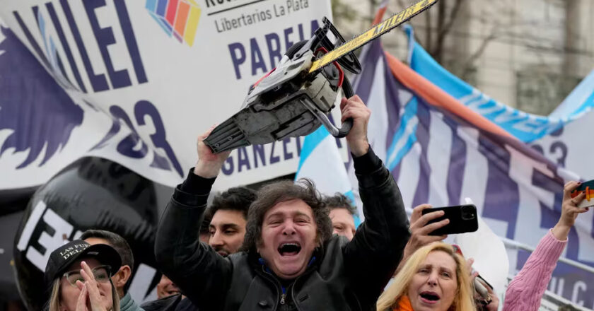 El ajuste de Milei goza de un apoyo con límites: 3 de cada 4 argentinos rechaza los recortes en ciencia y tecnología, educación, salud y cultura