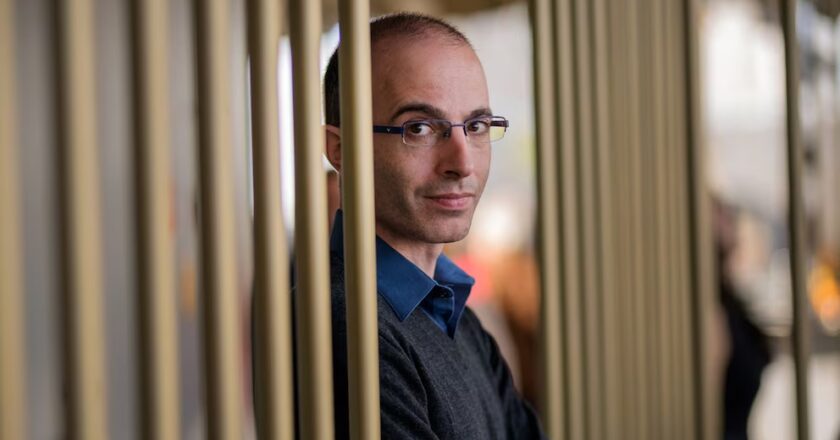 Yuval Harari, entrevistado por el FMI: “La Inteligencia Artificial es la tecnología más poderosa jamás creada”