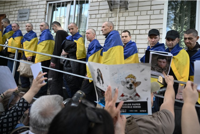 Rusia y Ucrania iniciaron el mayor intercambio de prisioneros de guerra