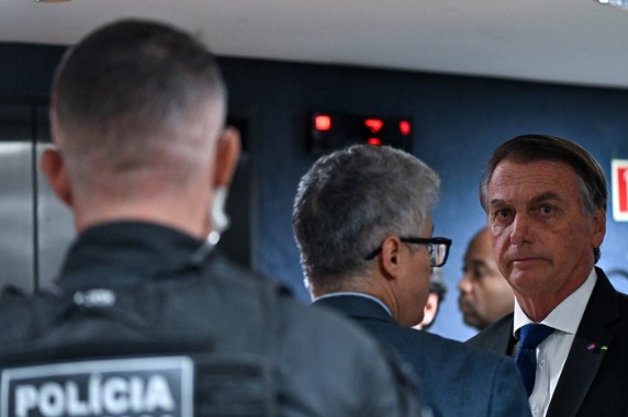 La policía de Brasil acusa al expresidente Jair Bolsonaro de espionaje ilegal