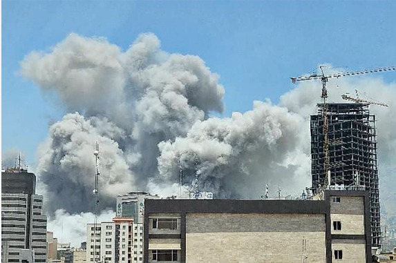 Tras bombardear la base de Qatar, Irán dice que responderá a cualquier ataque a su territorio