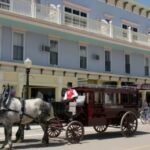 Mackinac, la isla estadounidense donde los autos están prohibidos desde hace más de un siglo y “el caballo es el rey”