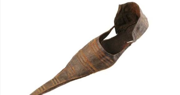 Los “fálicos” zapatos puntiagudos que causaron escándalo en la Inglaterra medieval
