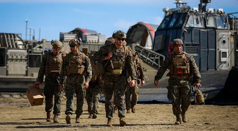 Por qué el despliegue del ejército de EE.UU. en el Caribe y los ejercicios militares reavivan una tensión histórica en Puerto Rico