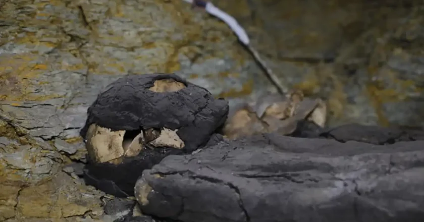 Hace miles de años, un pueblo colocó ataúdes colgantes en acantilados de China: por fin sabemos quiénes fueron