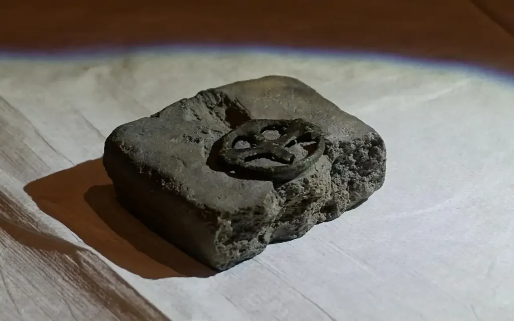 Hallan una rara cruz medieval que podría cambiar la historia de los inicios del cristianismo