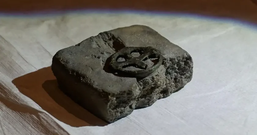 Hallan una rara cruz medieval que podría cambiar la historia de los inicios del cristianismo